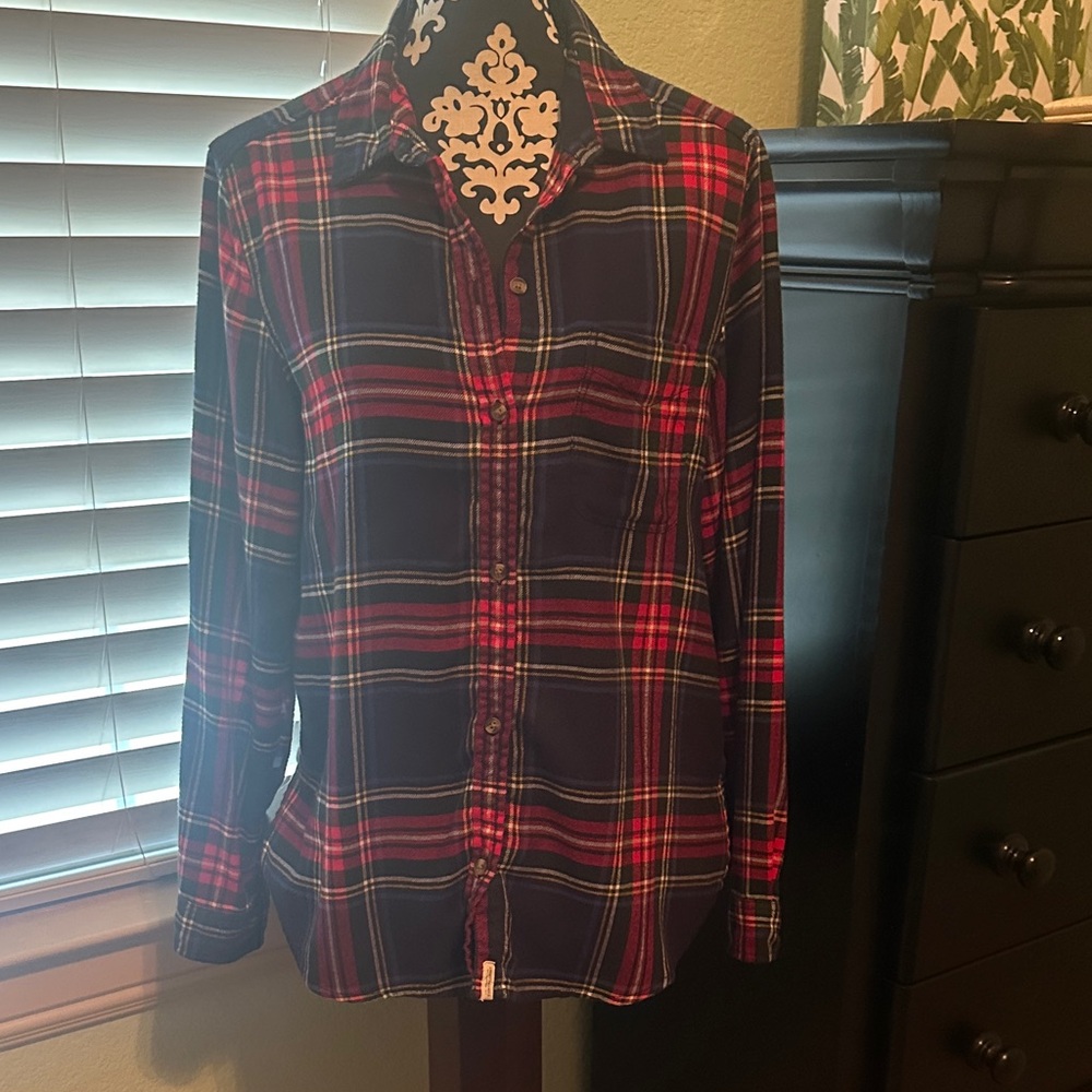 American Eagle Outfitters Plaid Button-Up Shirt
